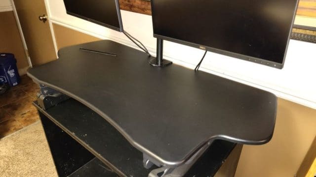 Adjustable standing desk