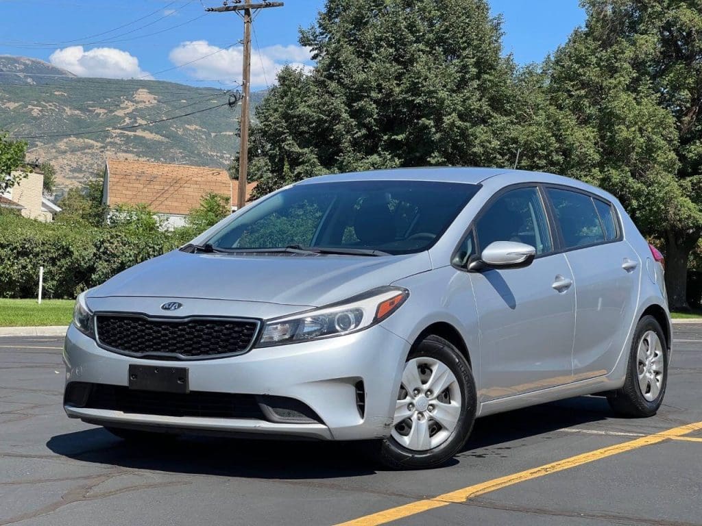 2017-kia-forte5-lx-4dr-hatchback