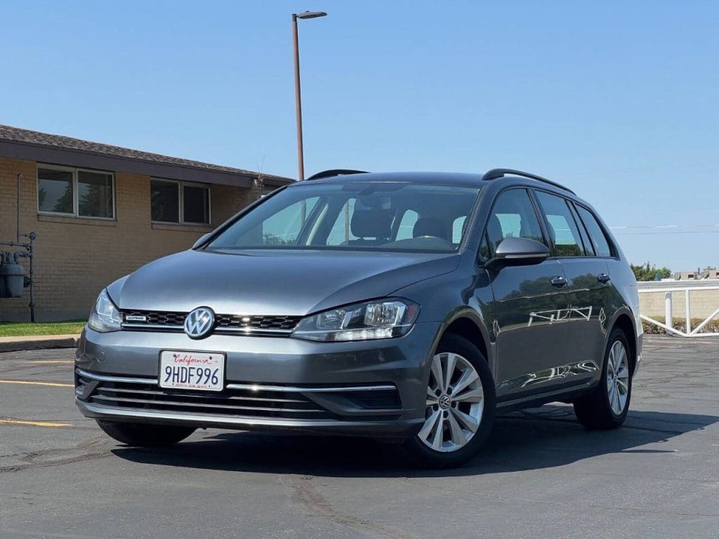 2019-volkswagen-golf-sportwagen-1-8t-s-4motion-awd-4dr-wagon-6a