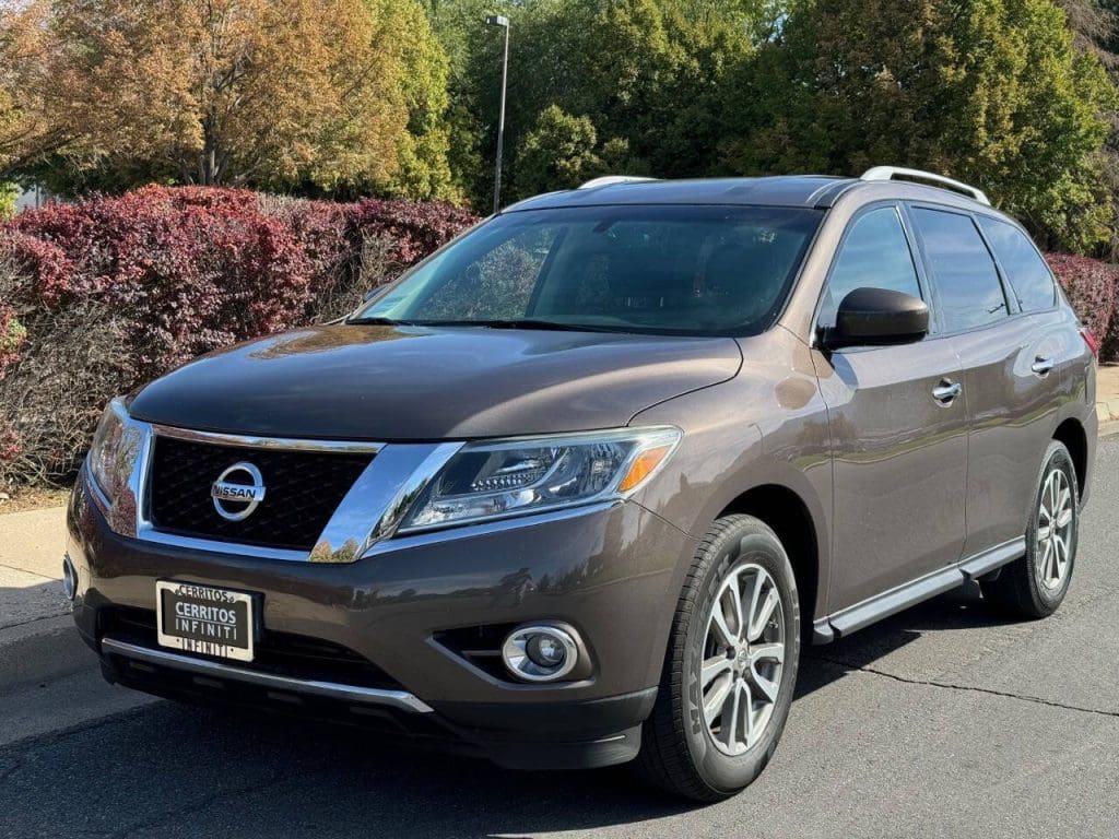 2015-nissan-pathfinder-sv-4dr-suv