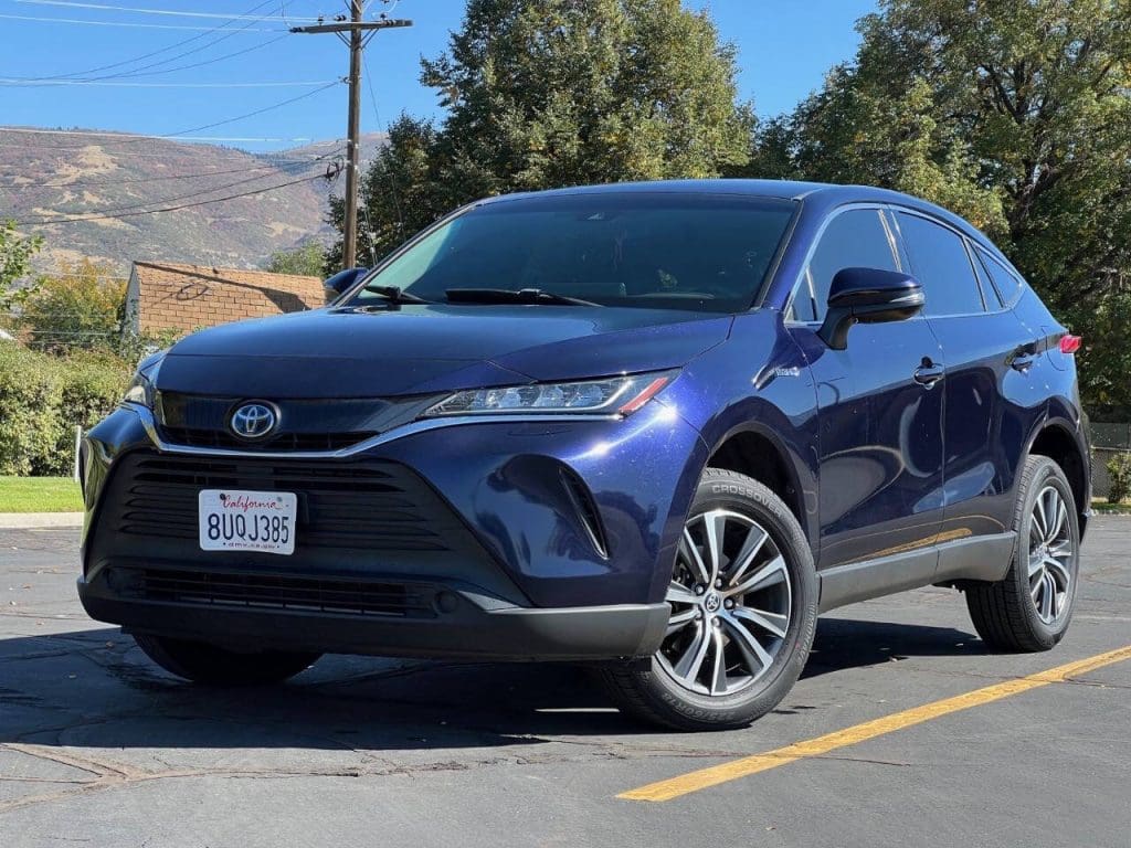 2021-toyota-venza-le-awd-4dr-crossover