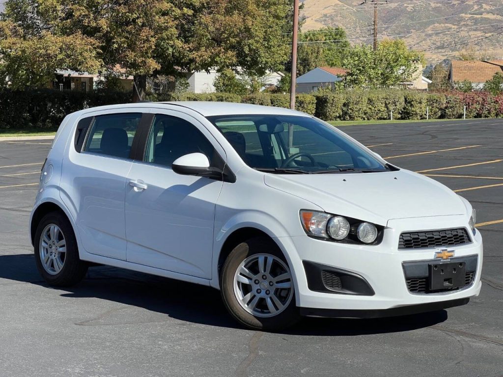 2016-chevrolet-sonic-lt-auto-4dr-hatchback