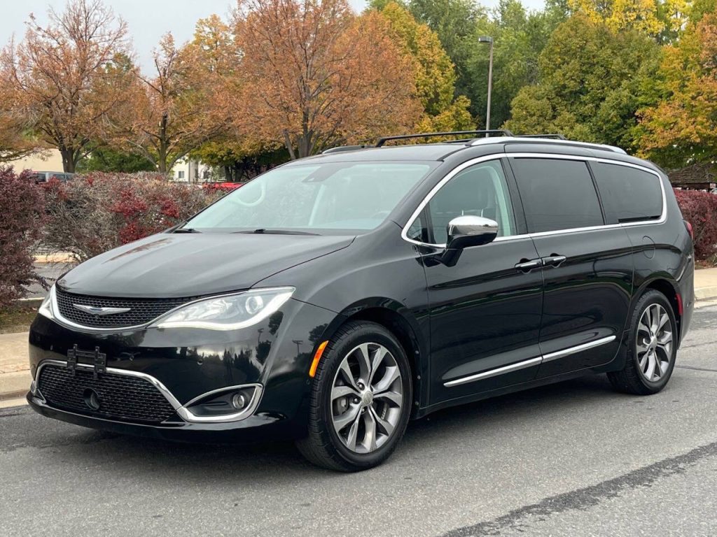 2017-chrysler-pacifica-limited-4dr-mini-van