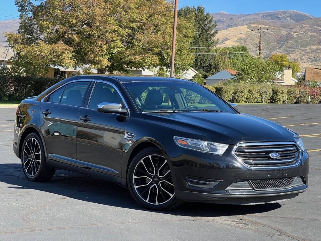 2017-ford-taurus-limited-awd-4dr-sedan