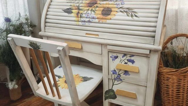 Antique 1940’s Children’s Sunflower Roll-Top Desk w/Chair